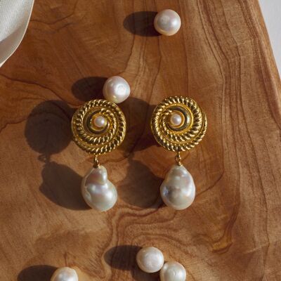 Baroque Pearl Earrings: The Heroine