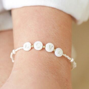 Bracelet en perles et pierres semi-précieuses Love en or 2