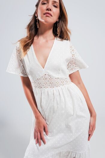 Robe brodée en ratière blanche 5