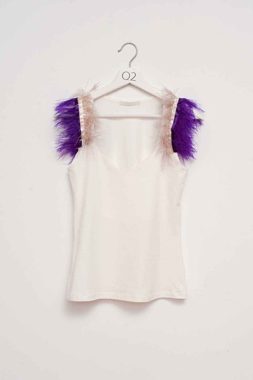 top con scollo a cuore con finta piuma