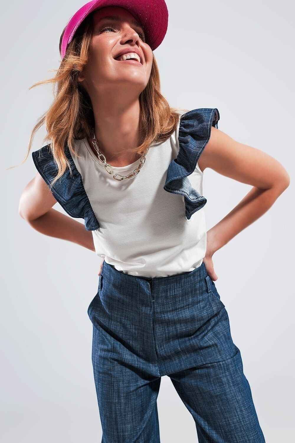 top in denim con balza