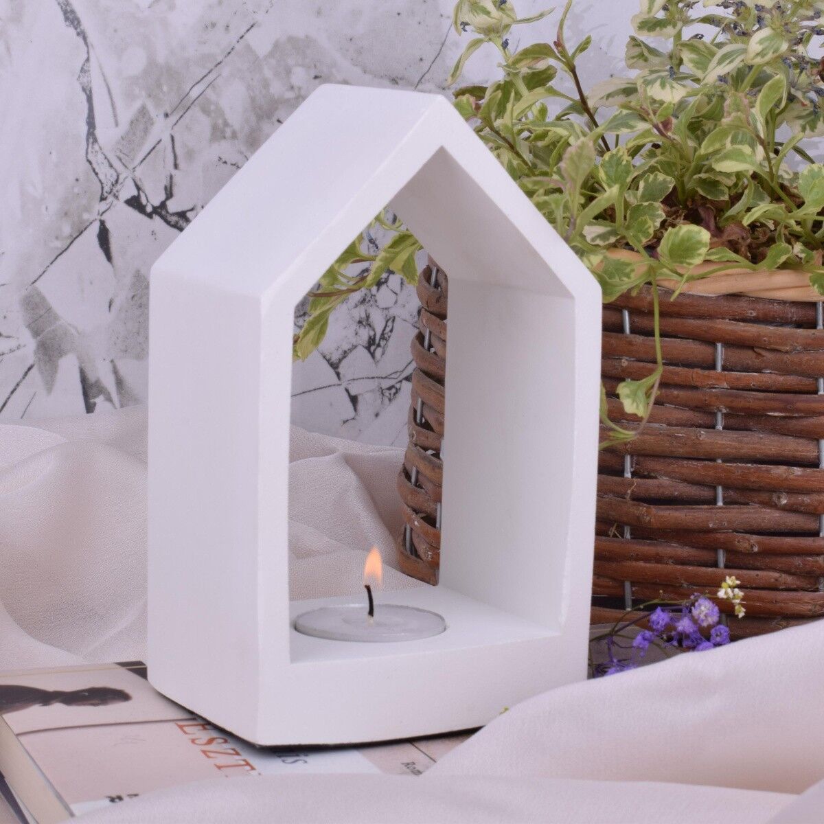 Portacandele Tealight Candela di design bianca "Home".