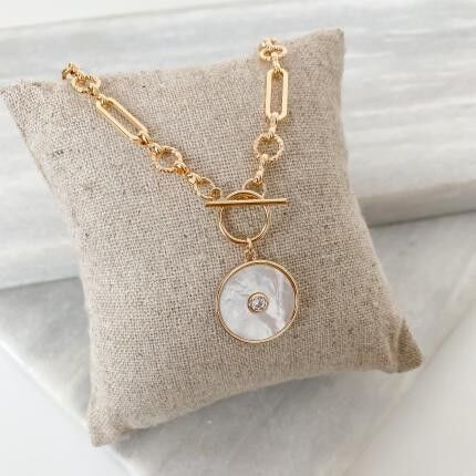 Collana di agrifoglio