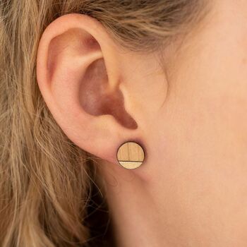 Clous d'oreilles en bois cercle 10mm - chêne doré 1