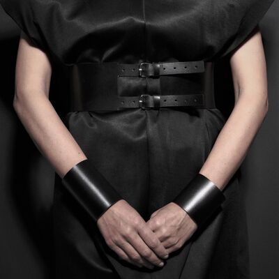 BLACK LEATHER CUFF B