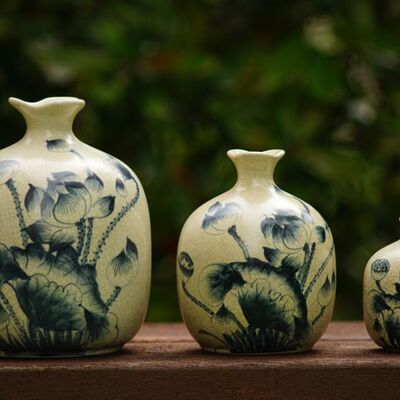 Vase bouton fleurs de lotus bleu marine