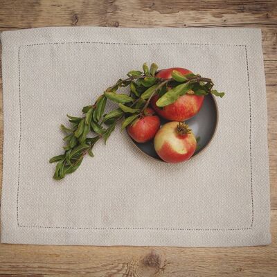 Plenza placemat with hemstitch in linen and cotton by Busatti