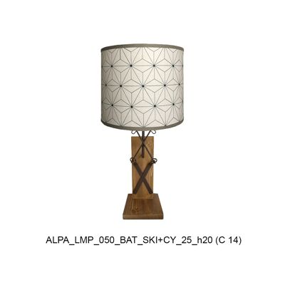 Lampe en bois collection Alpage bâtons/skis avec un abat-jour cylindrique de diamètre 25cm hauteur 20cm collection moderne
