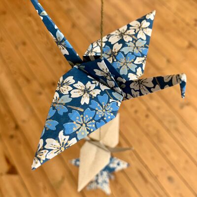 La guirnalda de origami, azul oscuro y blanco