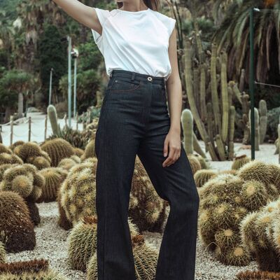 White t-shirt with organza shoulders and sleeves, a very stylish basic.