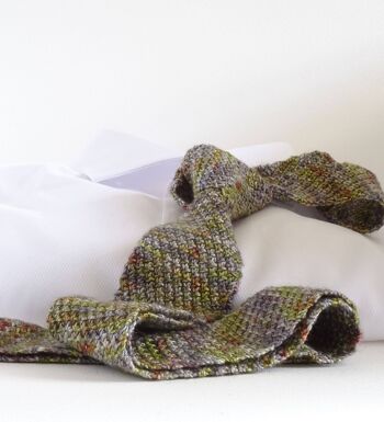 Cravate tricotée à la main en lichen de soie 1