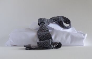 Cravate tricotée à la main en ardoise mouchetée 3