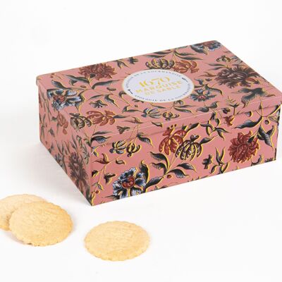 Shortbread biscuits assortment of plain shortbread, raspberry chips and all chocolate - metal box "Une marquise à Chambord" 300g