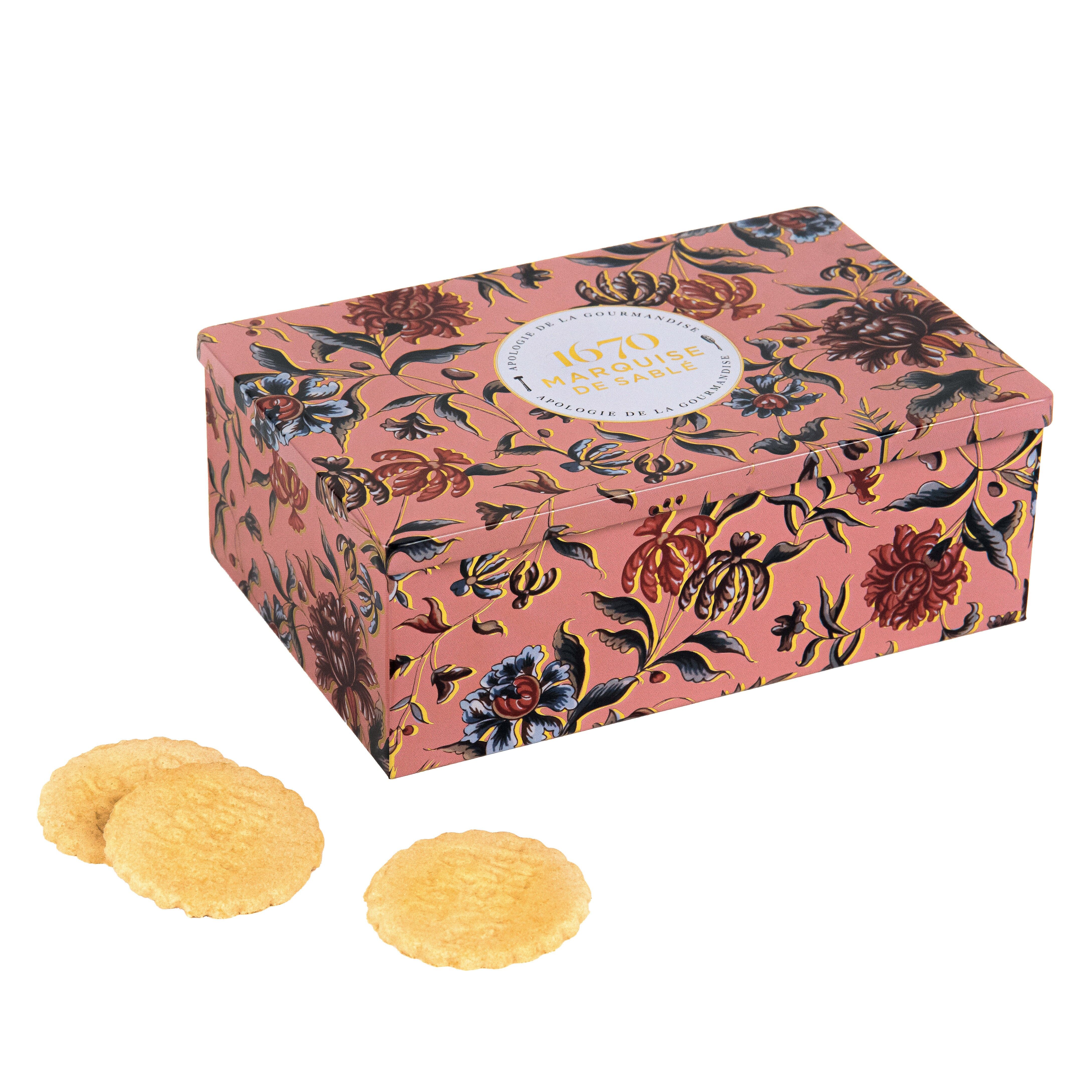 Shortbread biscuits assortment of plain shortbread, raspberry chips and all chocolate - metal box "Une marquise à Chambord" 300g