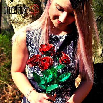 10 - Bouquet de roses en acier bicolore avec tenture murale - sans - rouge 5