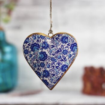 Coeur de cintre décoratif en métal avec fleurs bleues 3