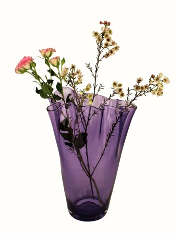 Vase en verre ondulé violet 2