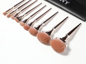 Ensemble de 9 pinceaux de maquillage de mélange Vegan HD dorés avec pochette de voyage noire 2