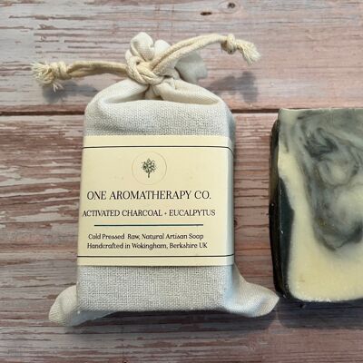 Jabón vegano de carbón activado y eucalipto | Una compañía de aromaterapia.