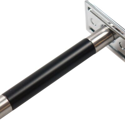 2Edge safety razor with side closed head