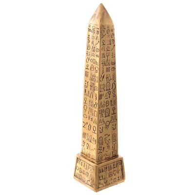 Obelisco egipcio dorado