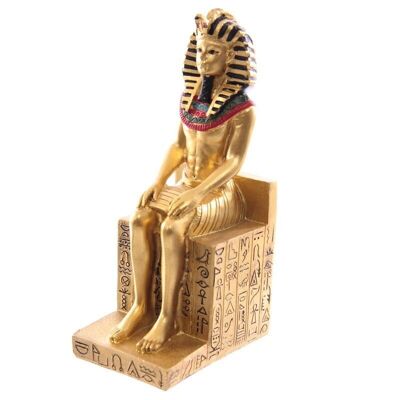 Ramsés segundo sentado en el trono de jeroglíficos