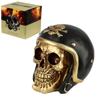 Adorno de calavera dorada en casco de motociclista