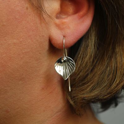 Round leaf silver earrings