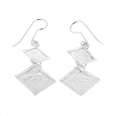 Crumpled silver earrings with two diamonds -