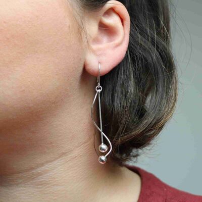 Silver earrings with two turned rods and two balls