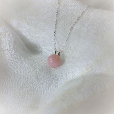 Powder pink pearl necklace