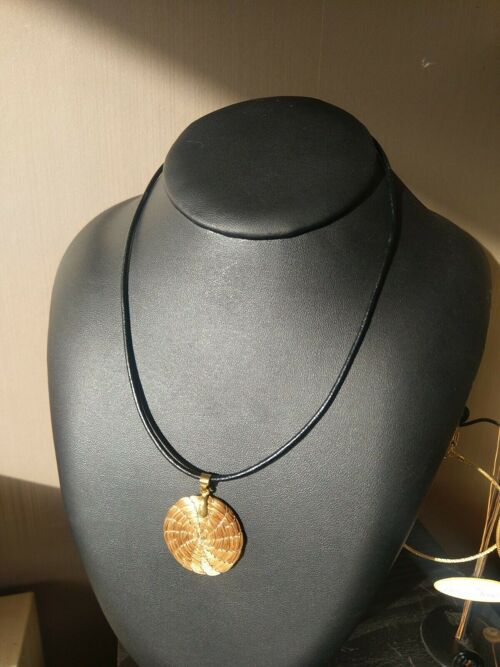 Collier "Mandala coton" réalisé en Capim Dourado , "l'Or Végétal" du Brésil, Tocantins.