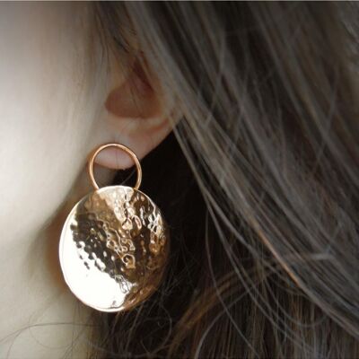 Round hammered earrings