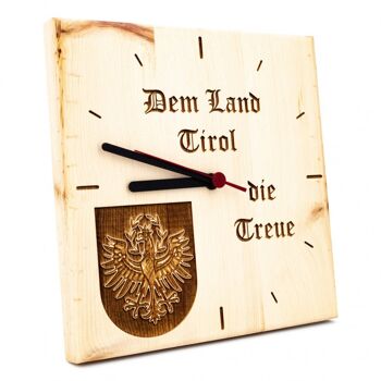Horloge murale en pin cembro Aigle du Tyrol aspect 3D avec lettrage 1