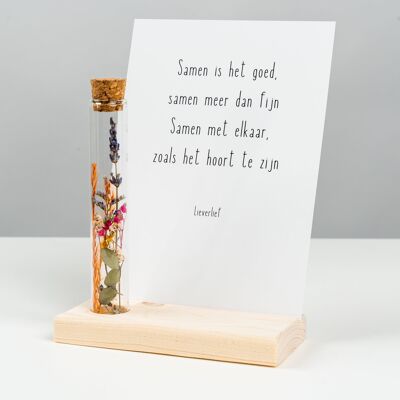 Plankje + droogbloemen in buisje met kaart inleg