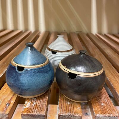 Ceramic Salt/Sugar/Spice pot with wooden spoon