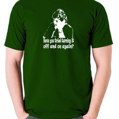 La camiseta inspirada en la multitud de TI: ¿has intentado apagarla y encenderla de nuevo? verde