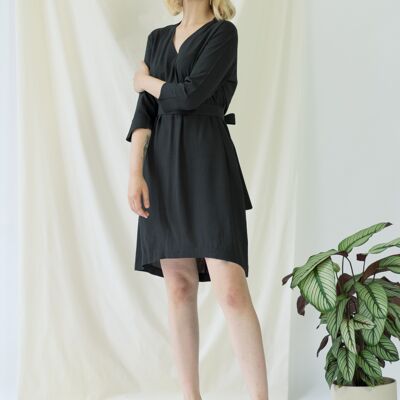 Alexandra | Kragenkleid in Schwarz mit V-Ausschnitt und optionalem Gürtel