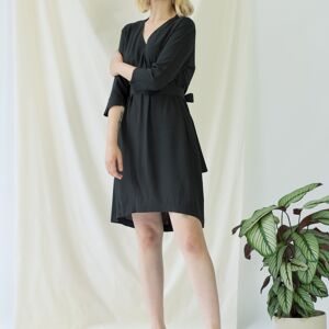 Alexandra | Robe à col noir avec col en V et ceinture en option