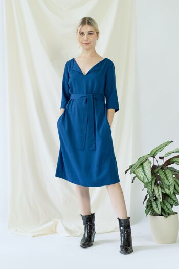 Catherine | Robe en bleu classique avec ceinture en option 2