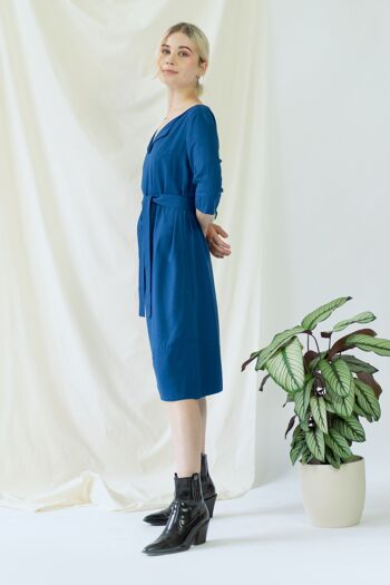 Catherine | Robe en bleu classique avec ceinture en option 3
