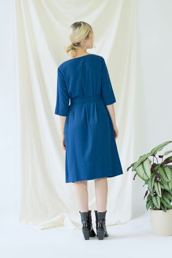 Catherine | Robe en bleu classique avec ceinture en option 5