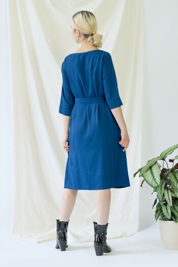 Catherine | Robe en bleu classique avec ceinture en option 6