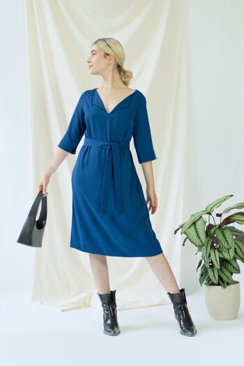 Catherine | Robe en bleu classique avec ceinture en option 7