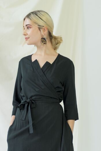 Marlene | Robe portefeuille élégante en noir 7