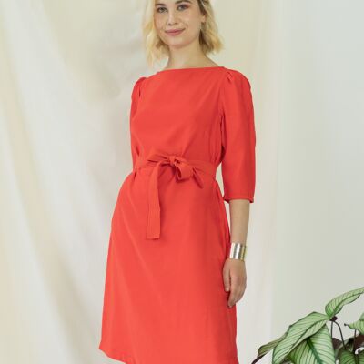 Teresa | Robe angulaire ceinturée en corail