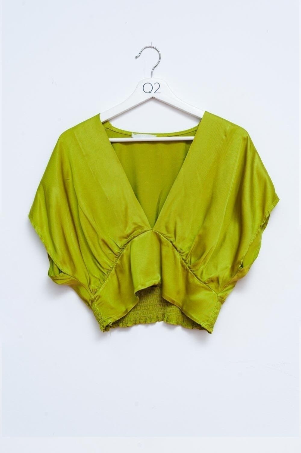 Kurzärmliges, kurz geschnittenes Satin-Top in Grün