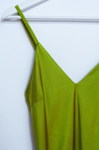 Robe courte en satin verte 3