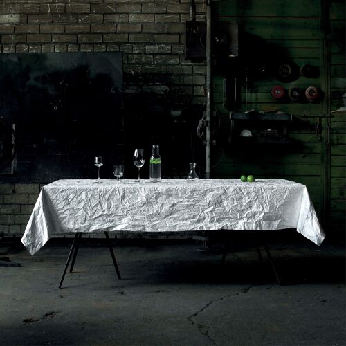 white picnic & table cloth 150 x 150 cm