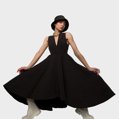 Kleid, schwarz, recycletes Füllmaterial